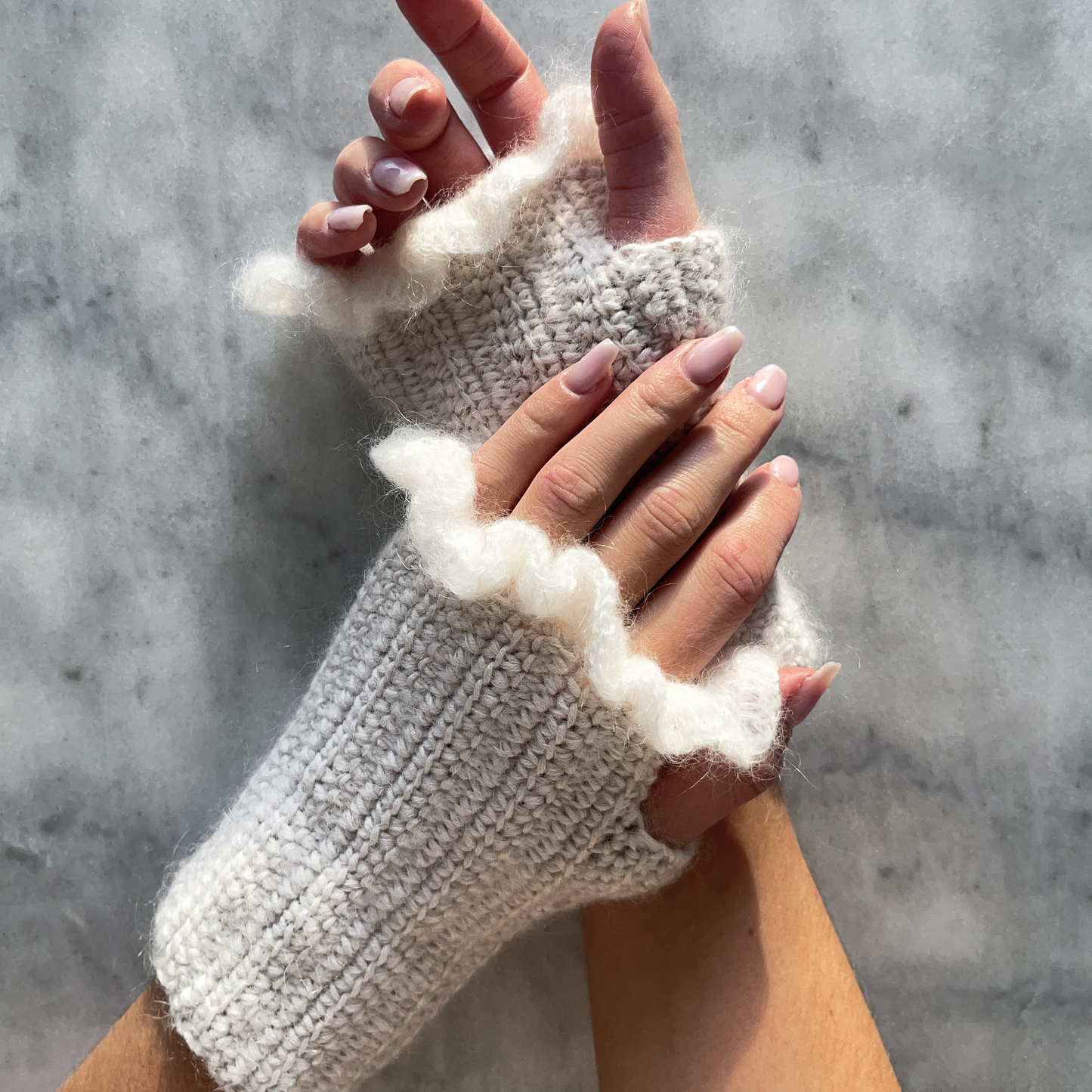 Ruffle Wrist Warmers - Crochet Pattern