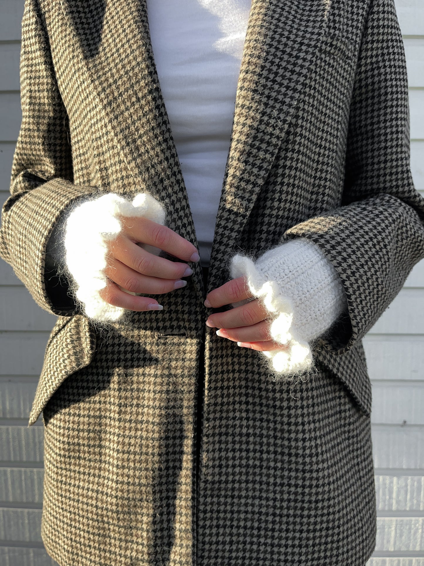 Ruffle Wrist Warmers - Crochet Pattern